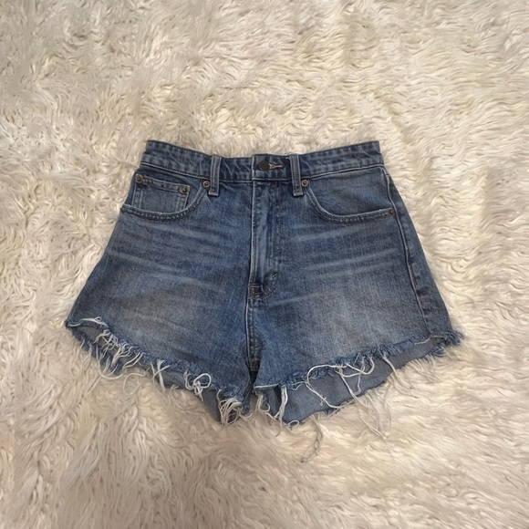 Lucky Brand Women’s Stretch Distressed Blue Denim Cut Off Shorts. Size 26 - Picture 1 of 5